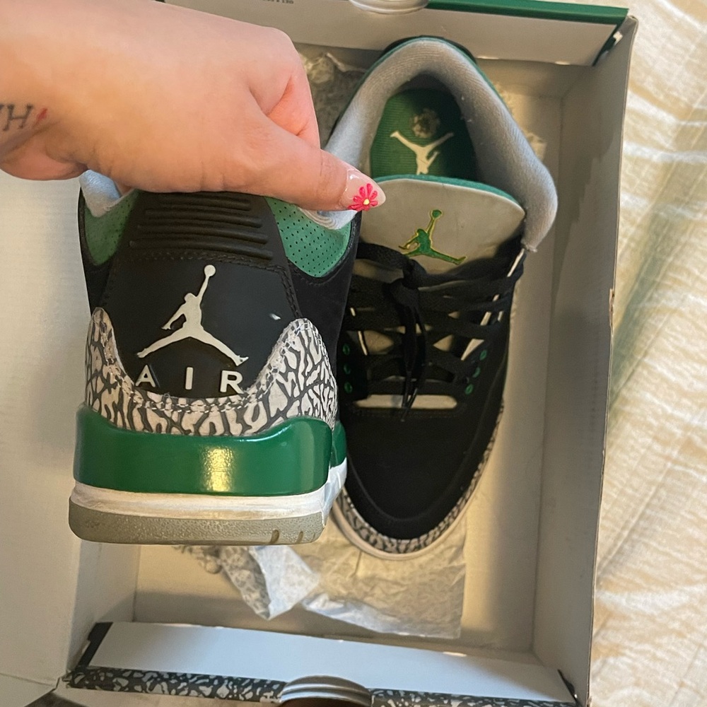 Jordan 3s - Picture 4 of 7